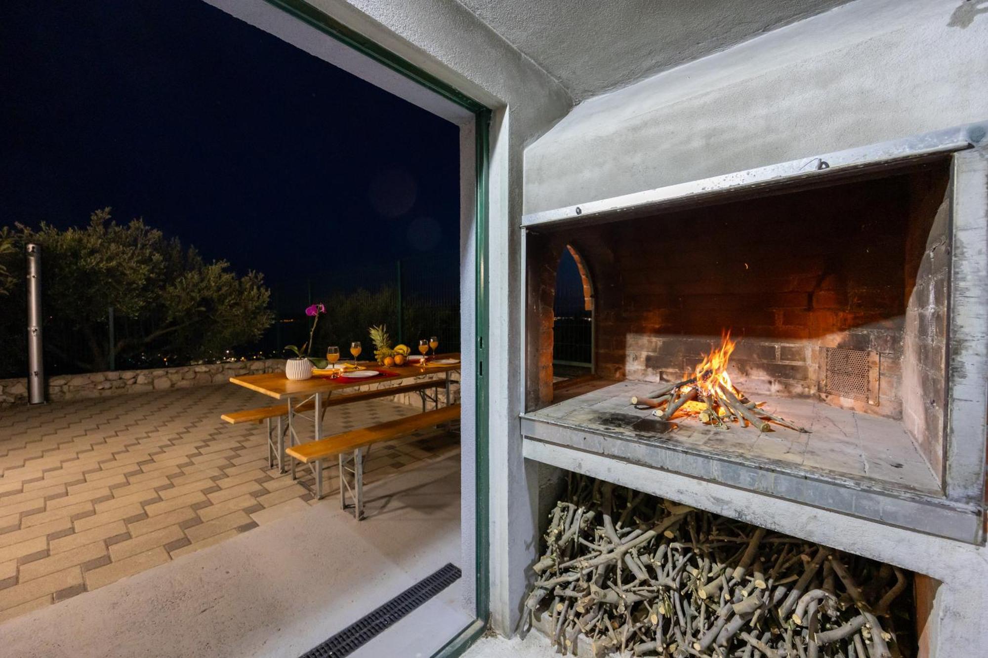 Private Villa Golden Hour With A View Of Split Area Kaštel Sućurac Εξωτερικό φωτογραφία
