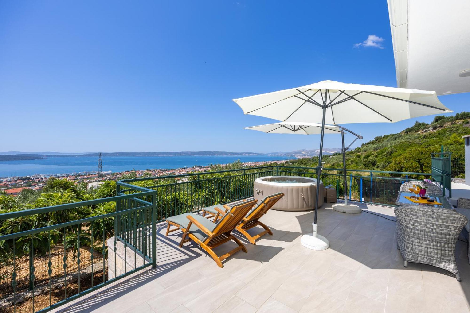 Private Villa Golden Hour With A View Of Split Area Kaštel Sućurac Εξωτερικό φωτογραφία